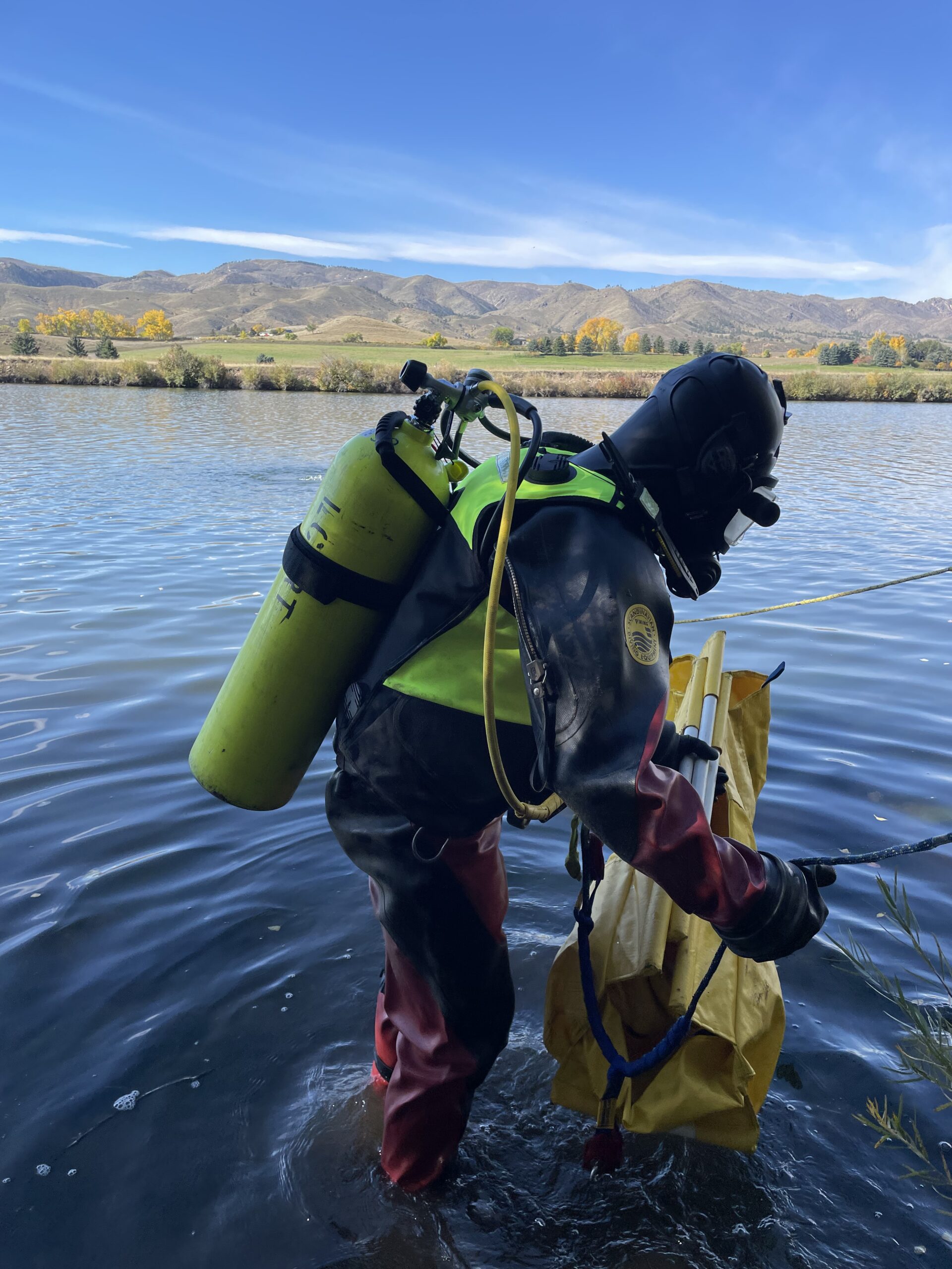 Dry Suit Diving/Full Face Mask Diver